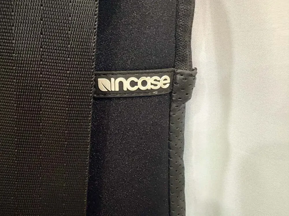Incase Neoprene Laptop Slimcase Briefcase with Shoulder Strap